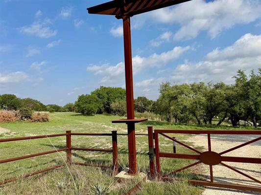 5 Barlow Drive Briggs TX 78608