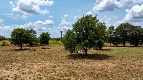 2063 N Magnolia Avenue Luling TX 78648