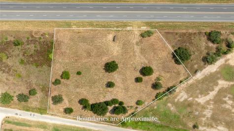 2063 N Magnolia Avenue Luling TX 78648