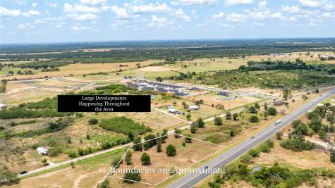 2063 N Magnolia Avenue Luling TX 78648