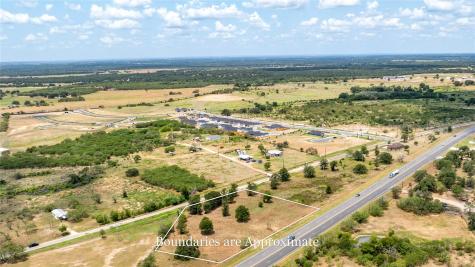 2063 N Magnolia Avenue Luling TX 78648