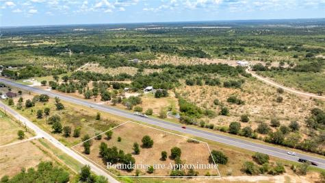 2063 N Magnolia Avenue Luling TX 78648