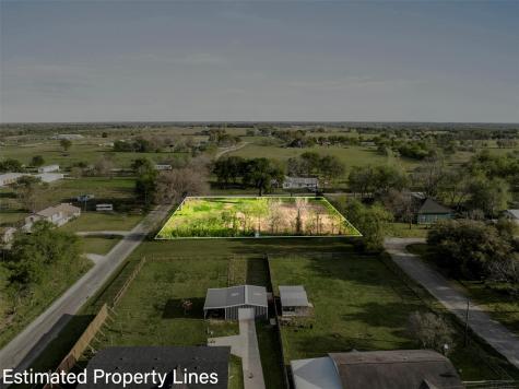 320 Douglas Street Lexington TX 78947
