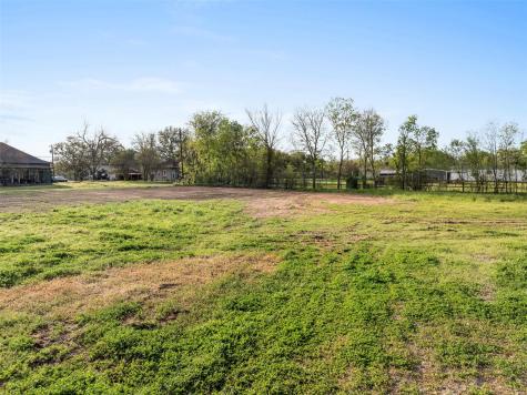 320 Douglas Street Lexington TX 78947