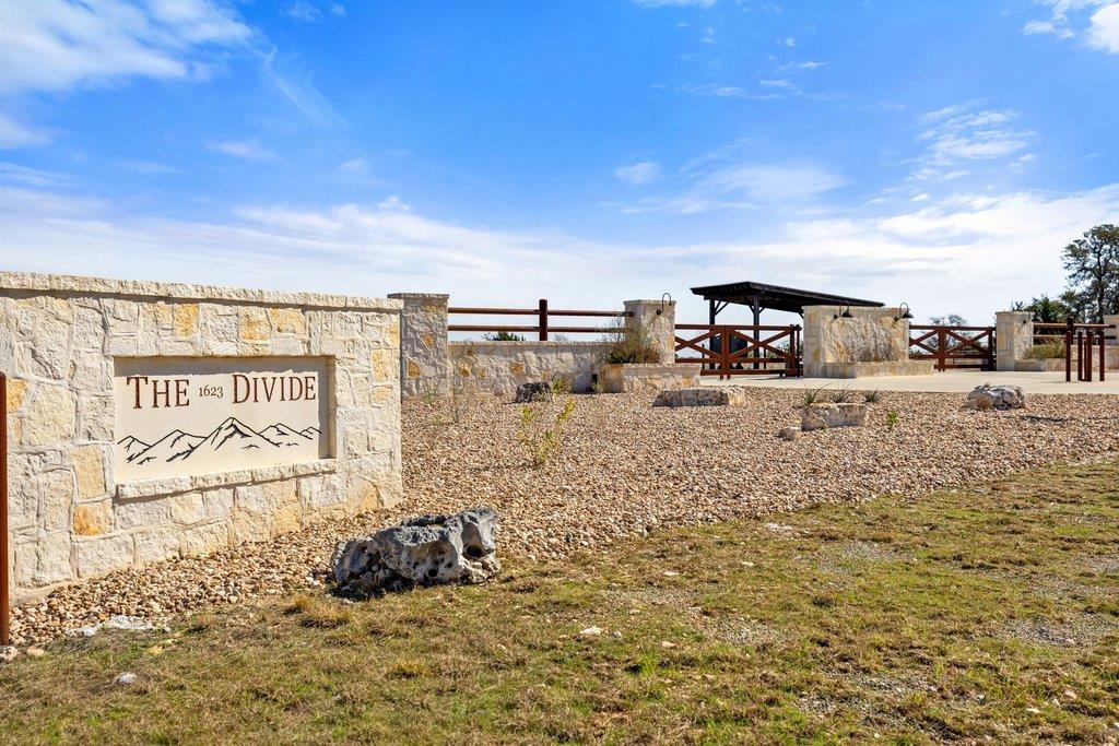 529 Skyline Drive Blanco TX 78606