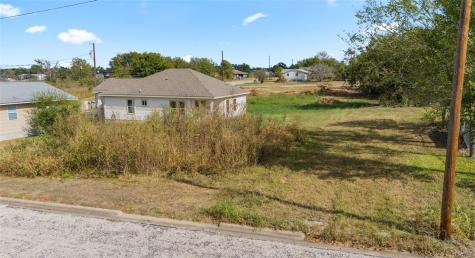 366 N Dallas Street Giddings TX 78942