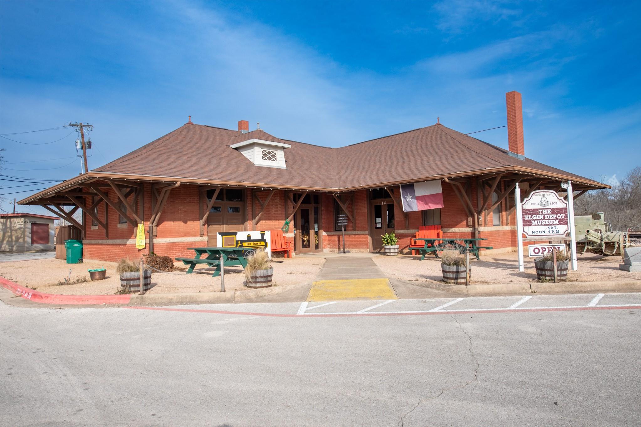 418 S Avenue D Avenue Elgin TX 78621