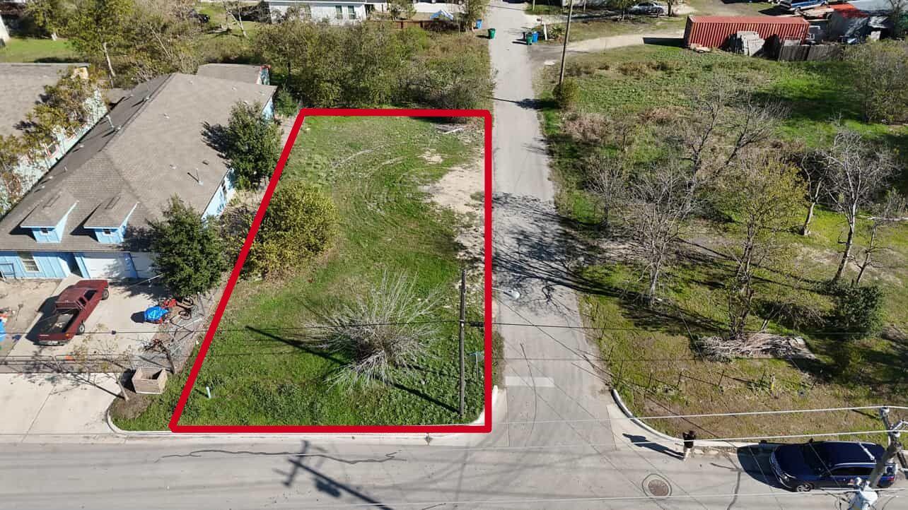 110 N Robinson Street Taylor TX 76574