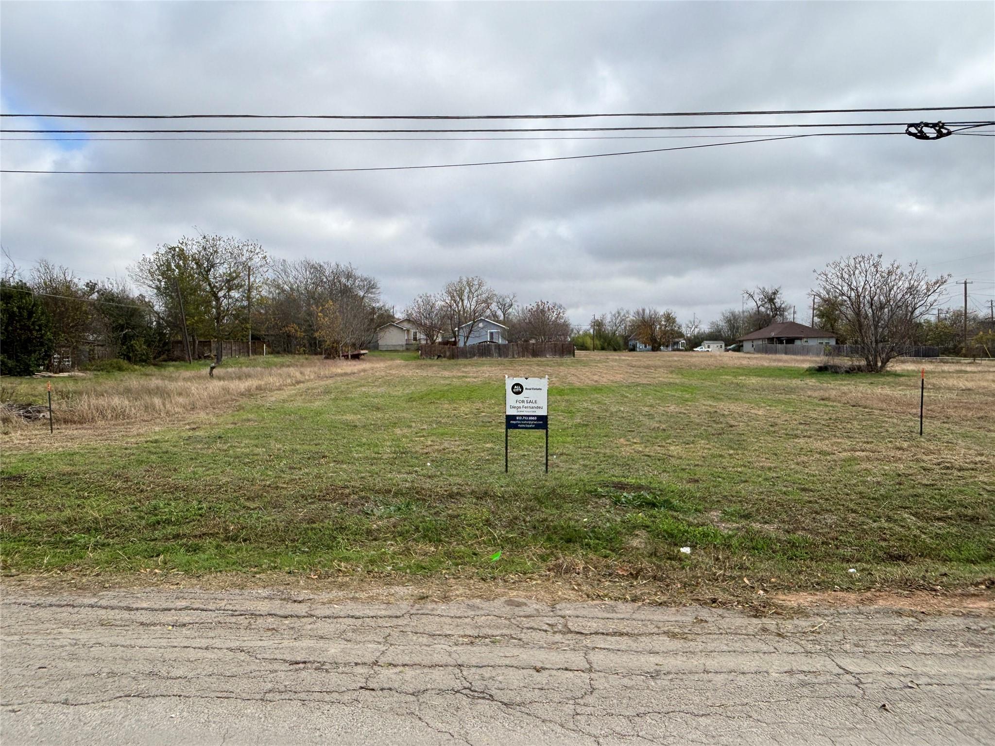 1302 Frink Street Taylor TX 76574