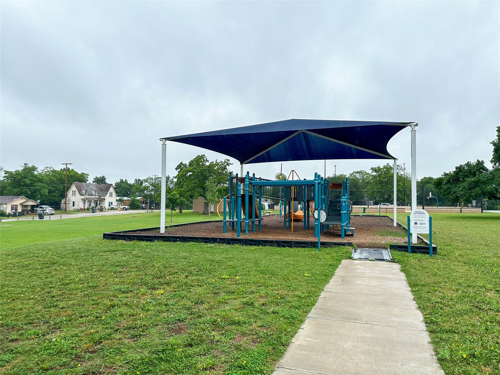 608 Lamar Street Luling TX 78648