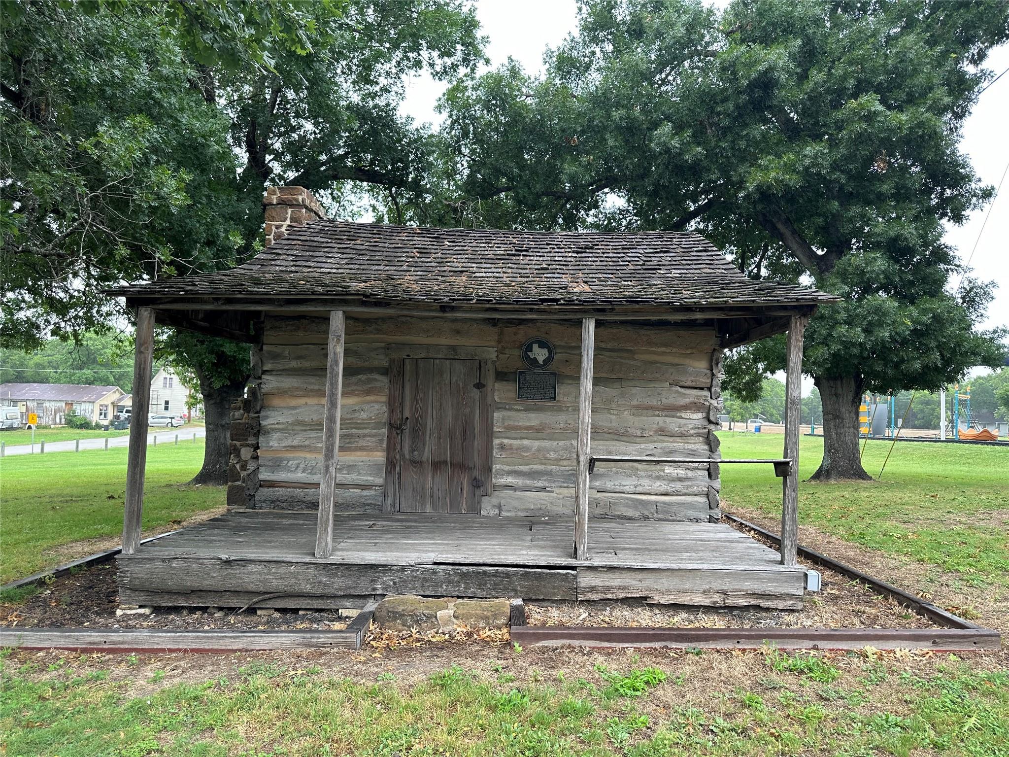 608 Lamar Street Luling TX 78648