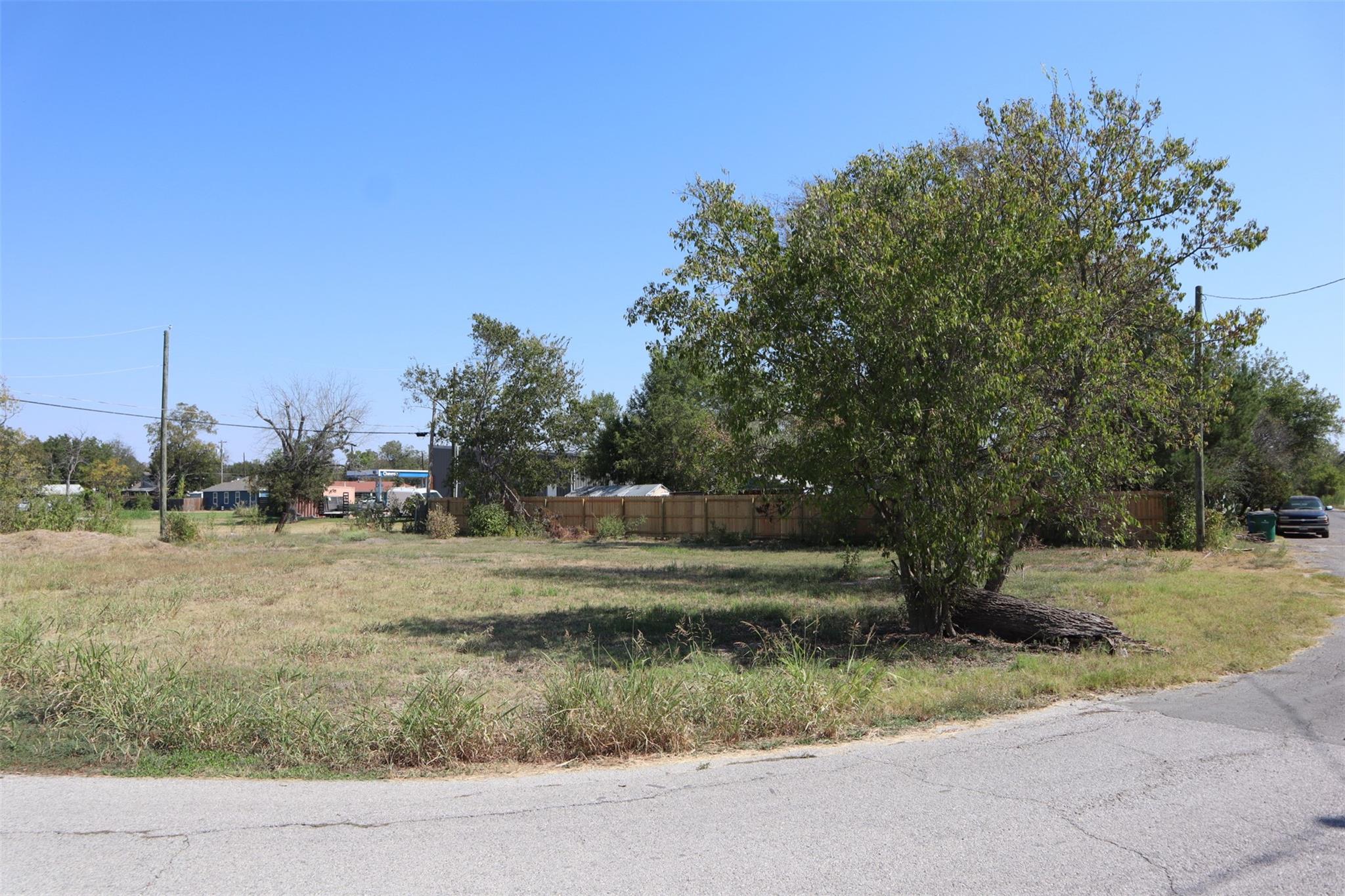 1018 W 1st Street Taylor TX 76574