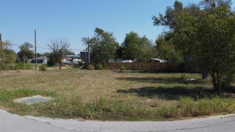 1018 W 1st Street Taylor TX 76574