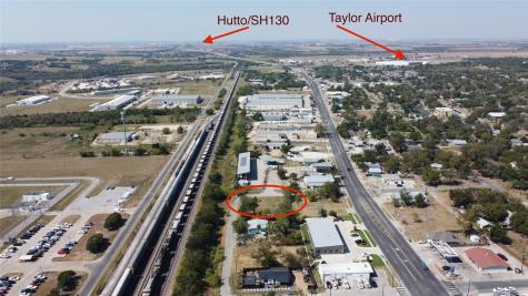 1018 W 1st Street Taylor TX 76574
