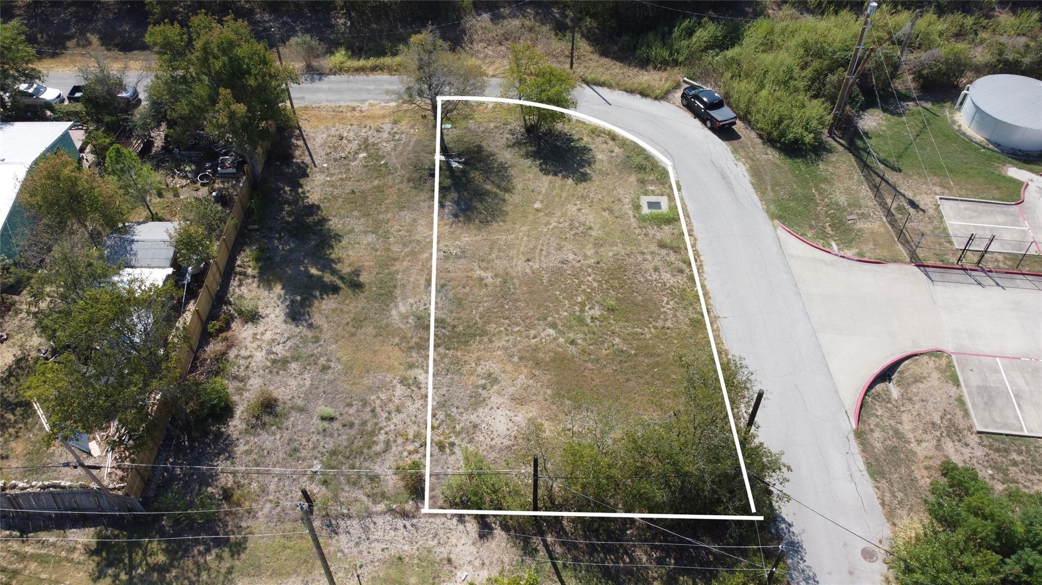 1018 W 1st Street Taylor TX 76574