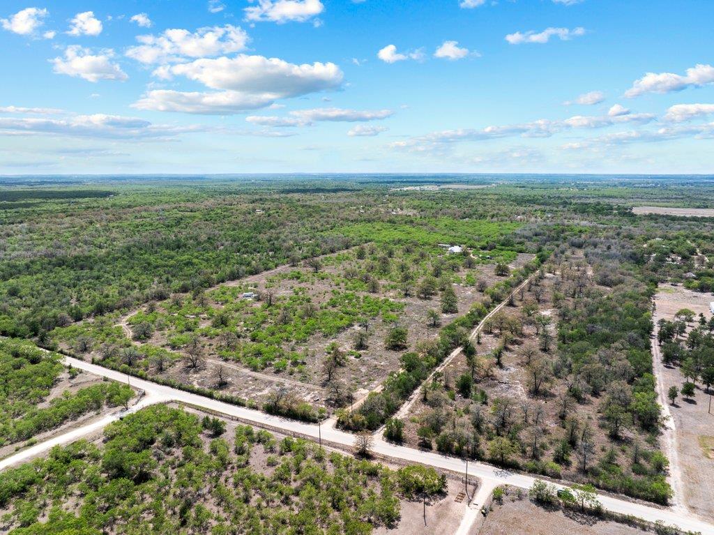 2124 Bugtussle Lane Luling TX 78648
