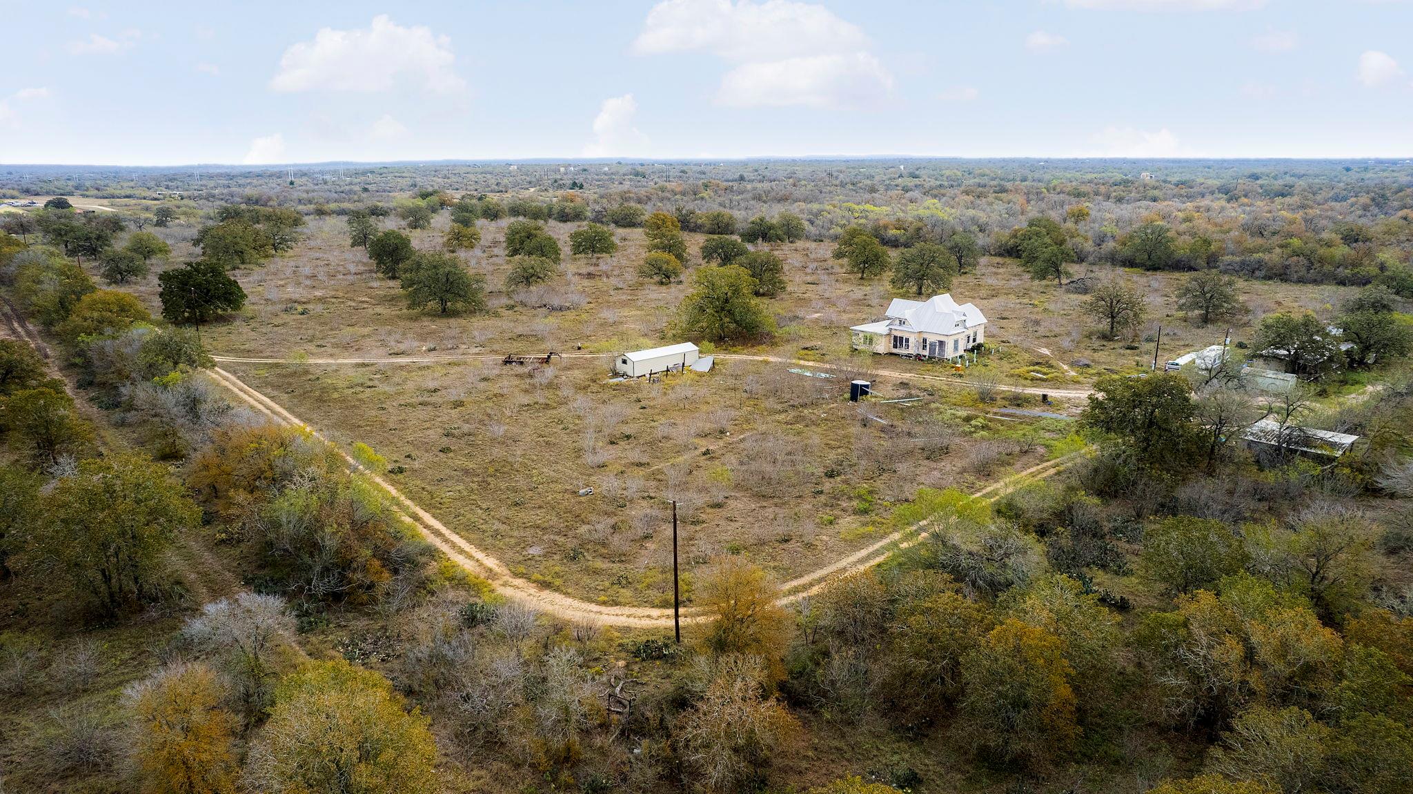 2124 Bugtussle Lane Luling TX 78648