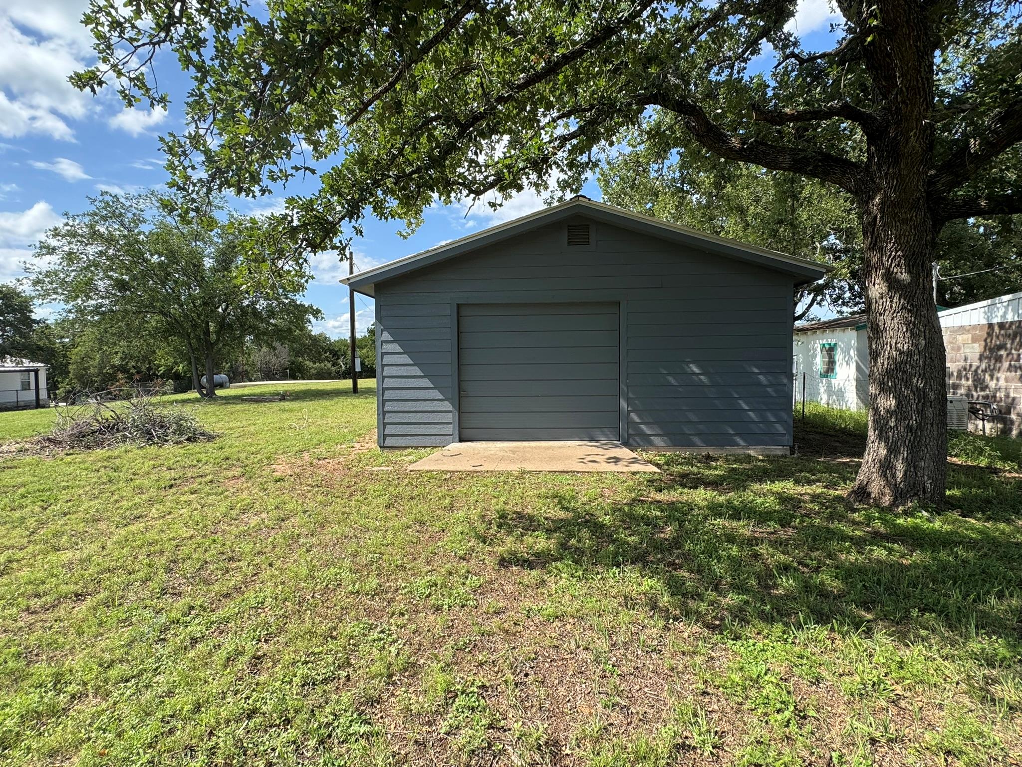 670 Beaver Street Tow TX 78672