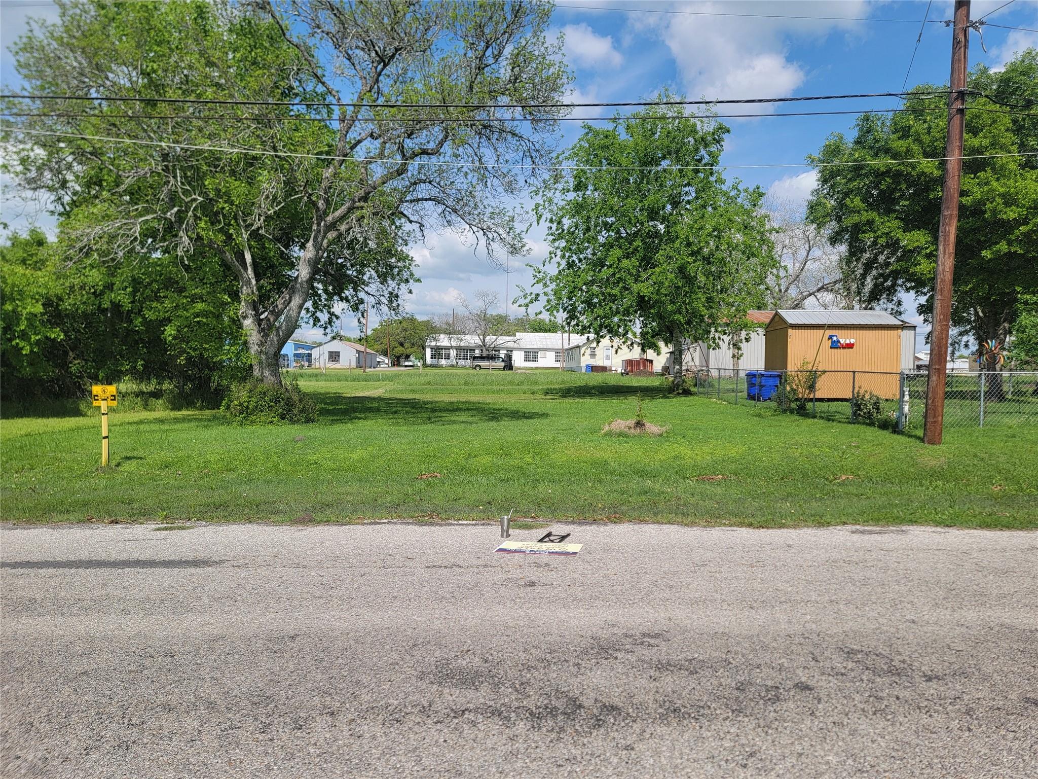 509 Migl Yoakum TX 77995