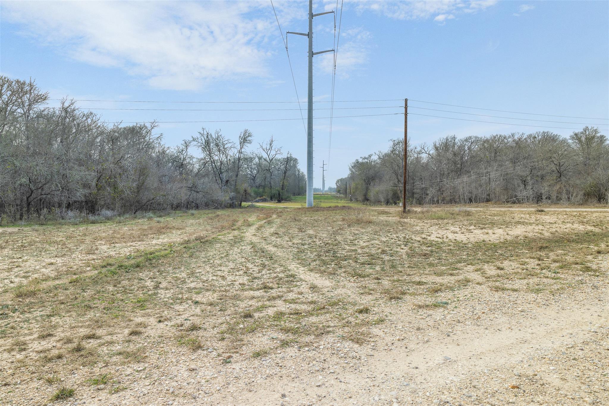 1144 Treetop Lane Luling TX 78648