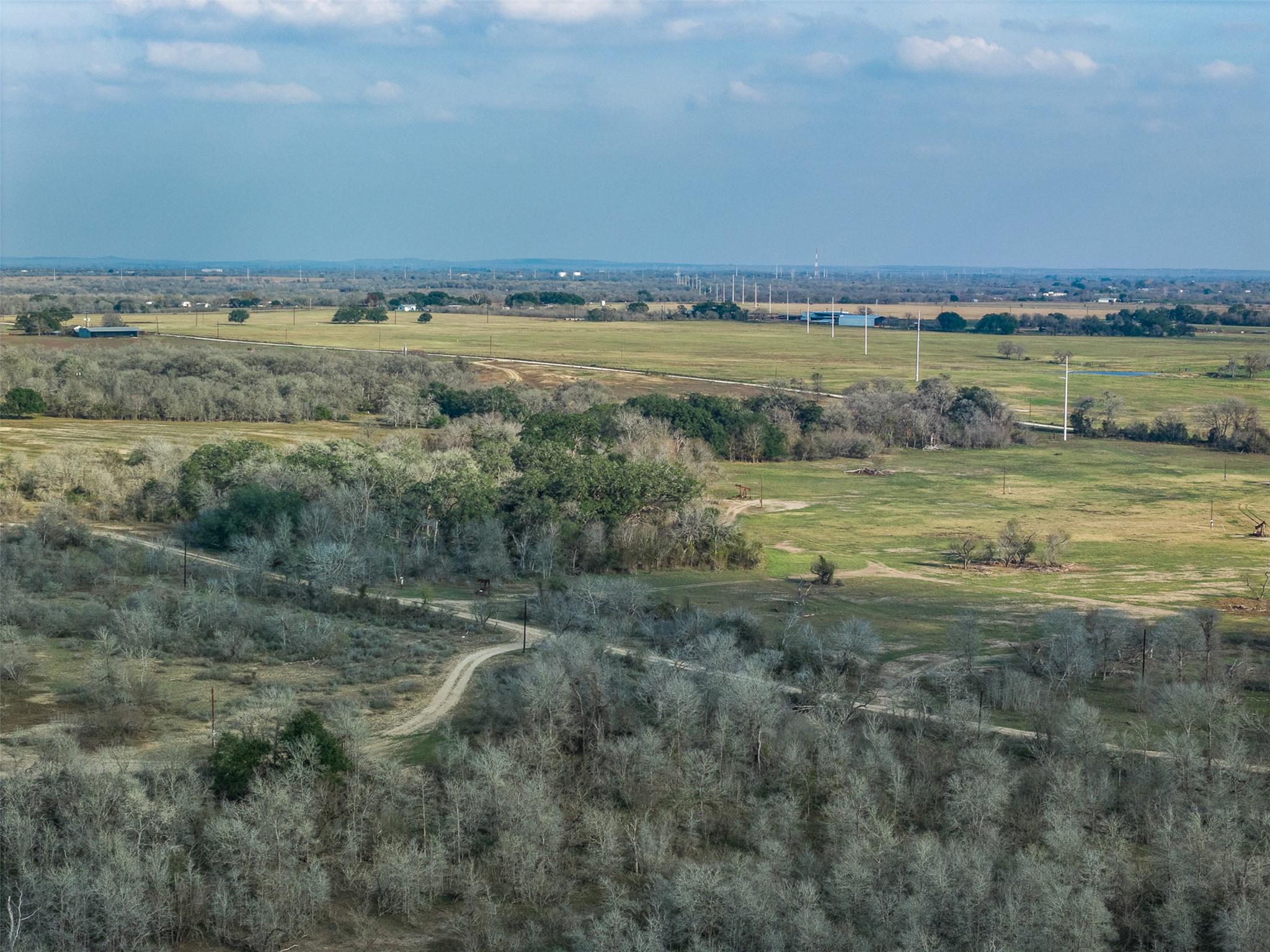 1144 Treetop Lane Luling TX 78648