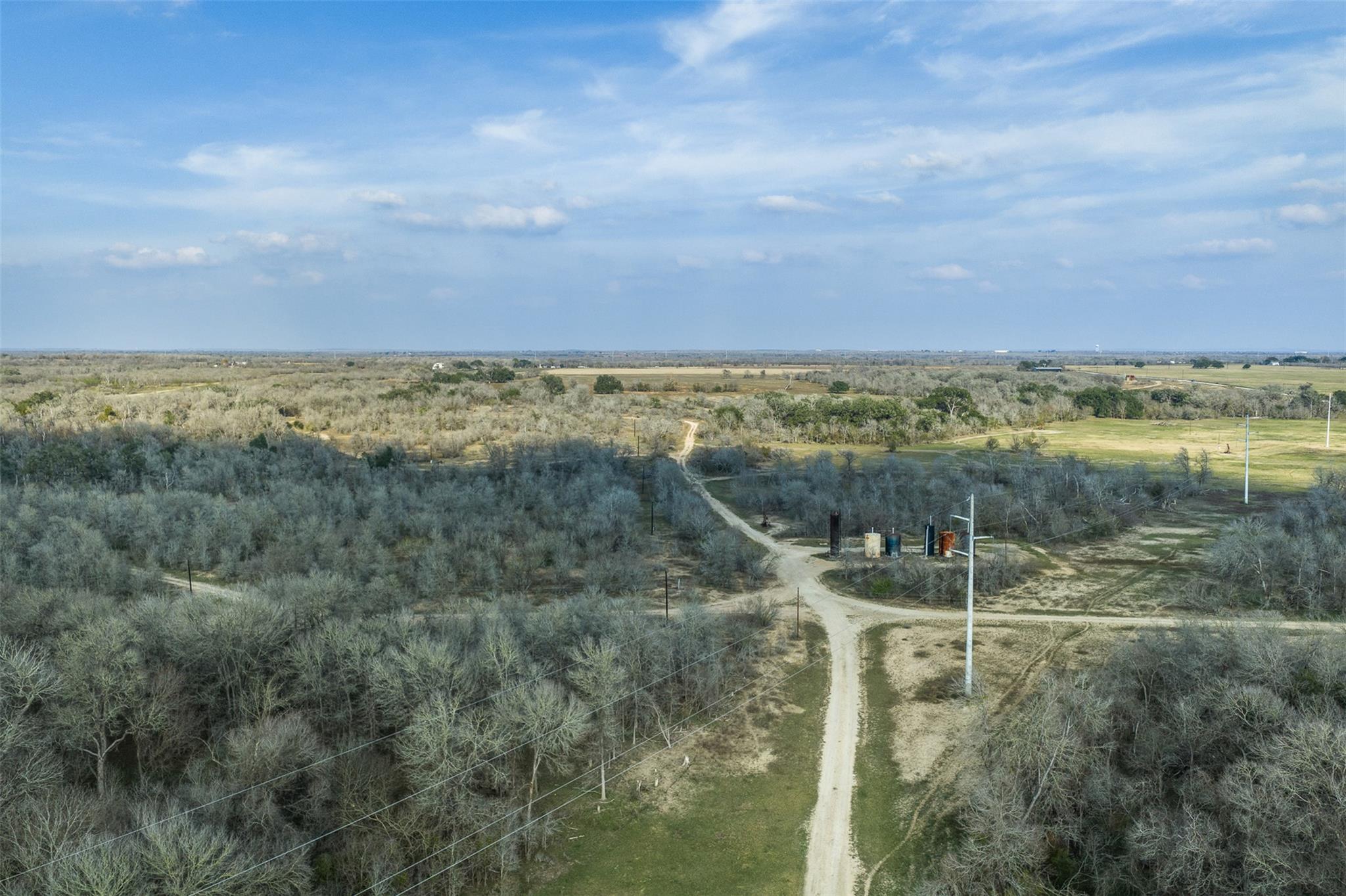 1144 Treetop Lane Luling TX 78648