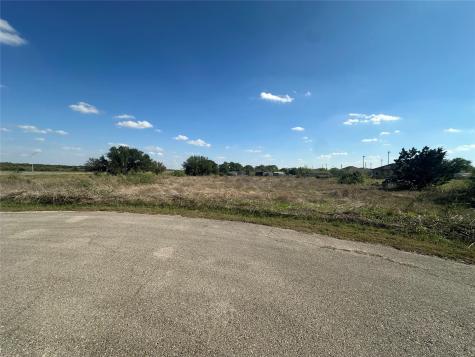 320 & 330 E Tomlinson Street Florence TX 76527