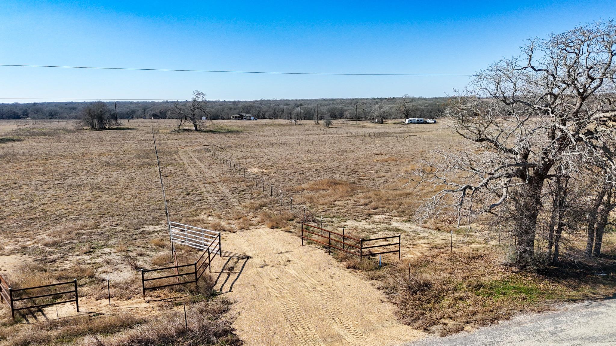 8244 Old Colony Line Road Dale TX 78616