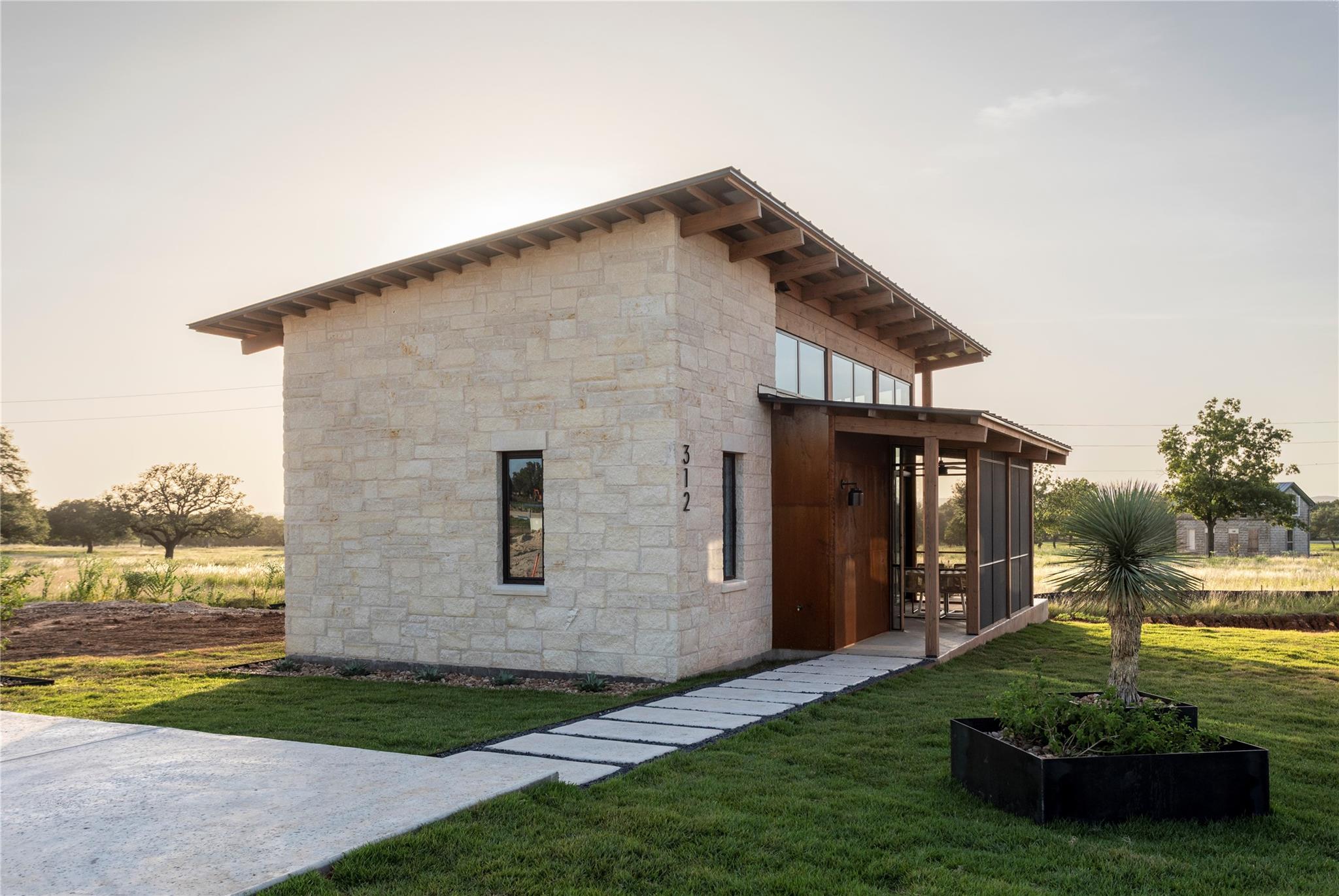 9361 W Us Highway 290 Hye TX 78635