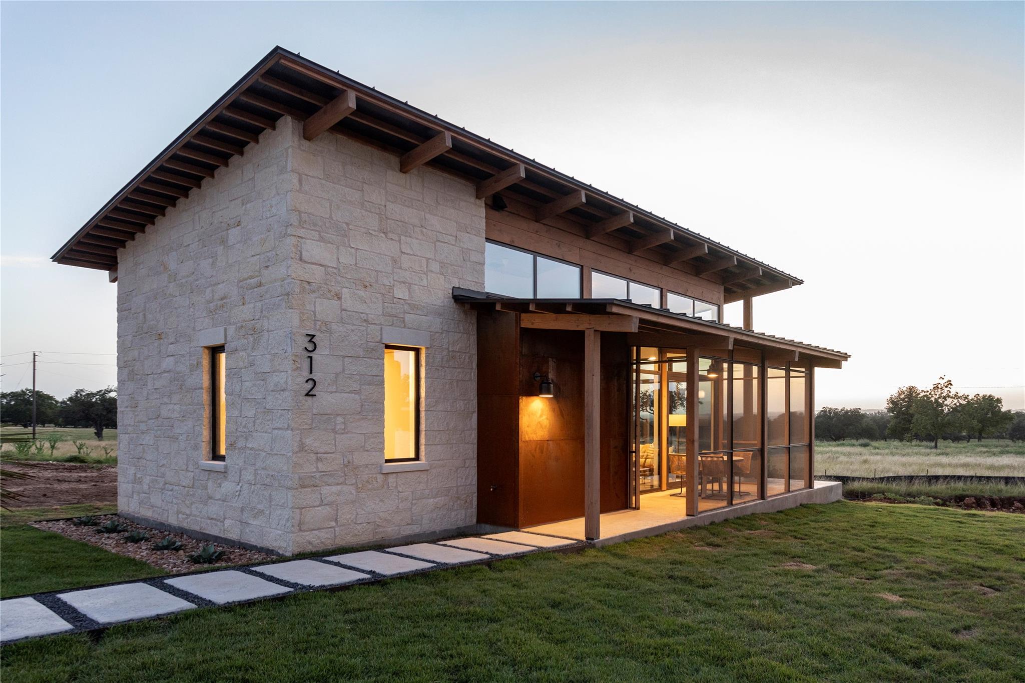 9361 W Us Highway 290 Hye TX 78635