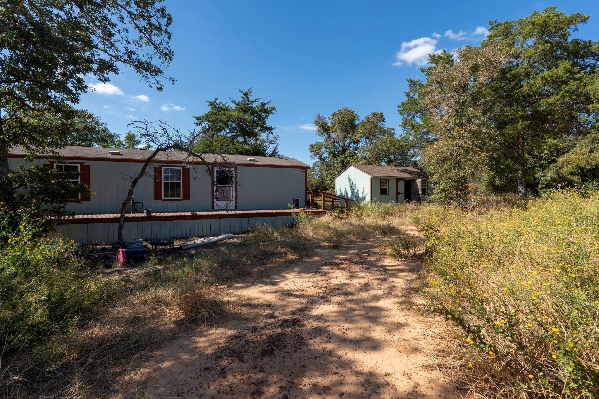 3115 Chuckwagon Road Luling TX 78648