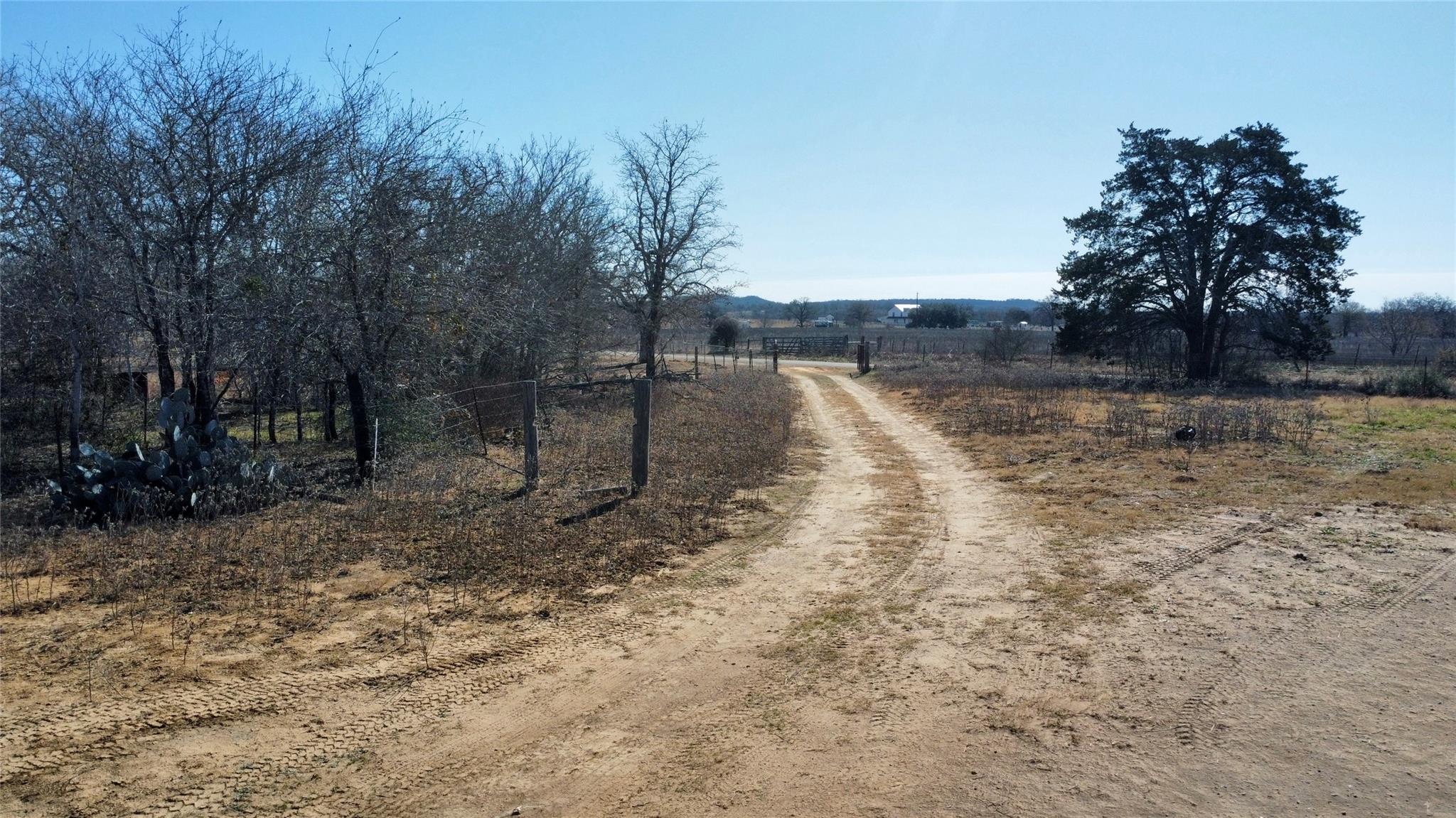 5633 Tenney Creek Road Luling TX 78648