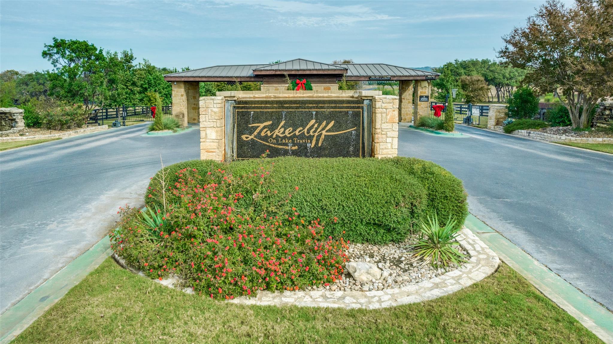 2711 Cliff Point Road Spicewood TX 78669