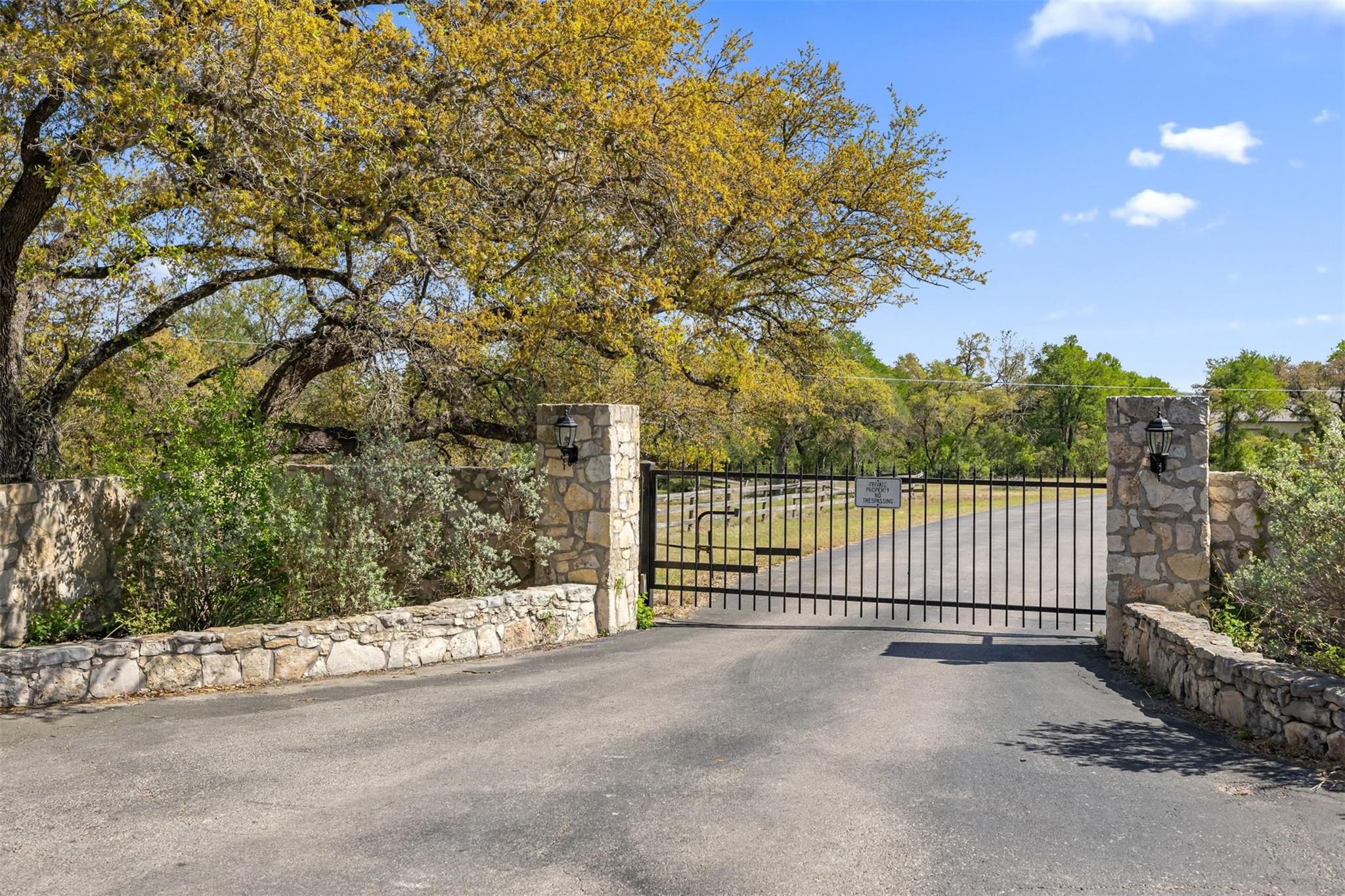 15407 Fitzhugh Road Dripping Springs TX 78620