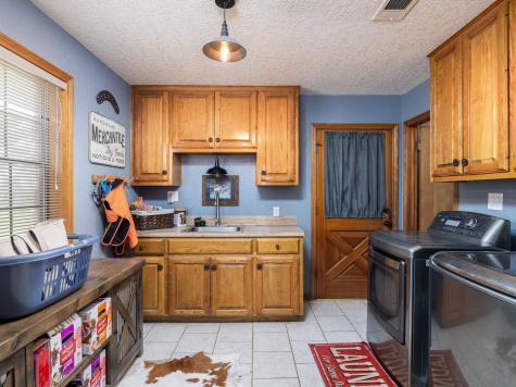 1045 Private Road 7005 Lexington TX 78947