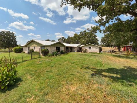 1045 Private Road 7005 Lexington TX 78947
