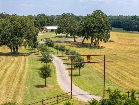 1045 Private Road 7005 Lexington TX 78947