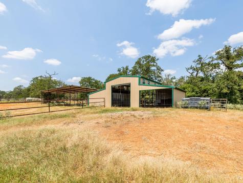 1045 Private Road 7005 Lexington TX 78947