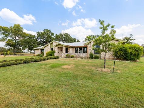 1045 Private Road 7005 Lexington TX 78947