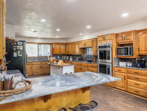 1045 Private Road 7005 Lexington TX 78947