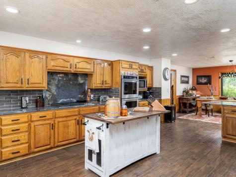1045 Private Road 7005 Lexington TX 78947