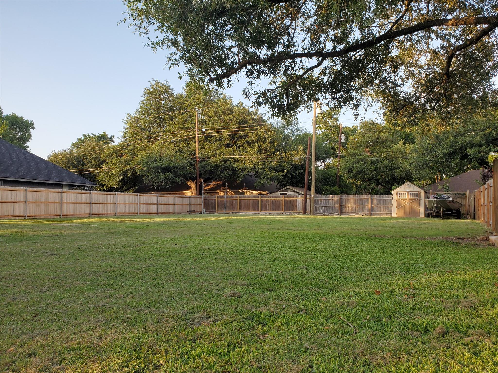 2200 Lark Lane Taylor TX 76574