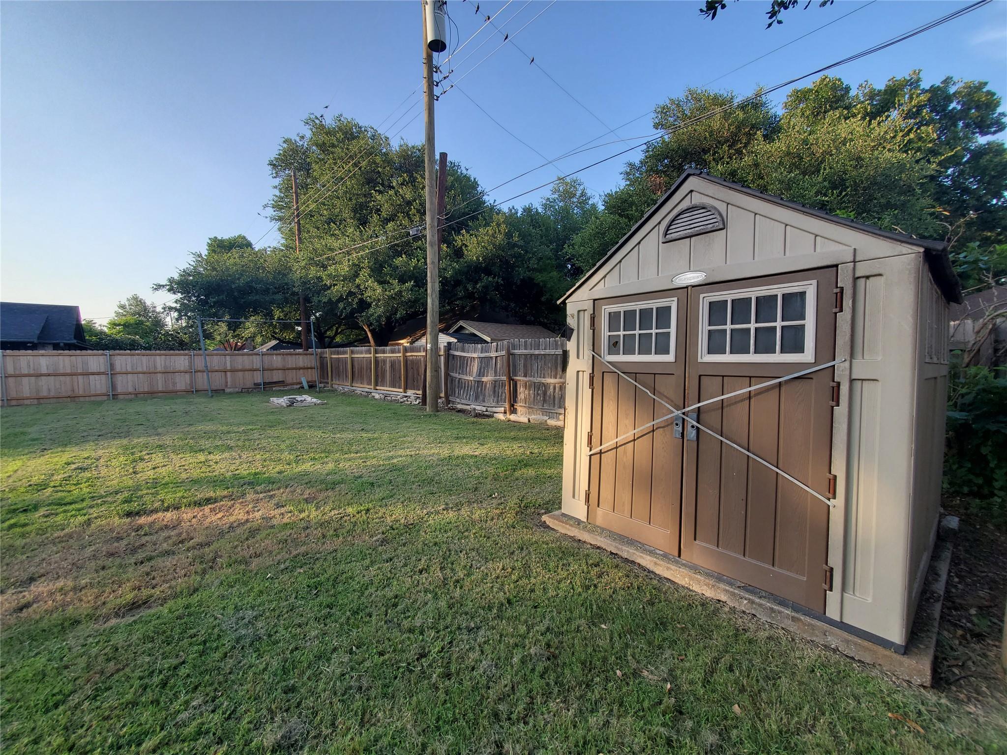 2200 Lark Lane Taylor TX 76574