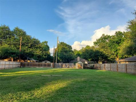 2200 Lark Lane Taylor TX 76574