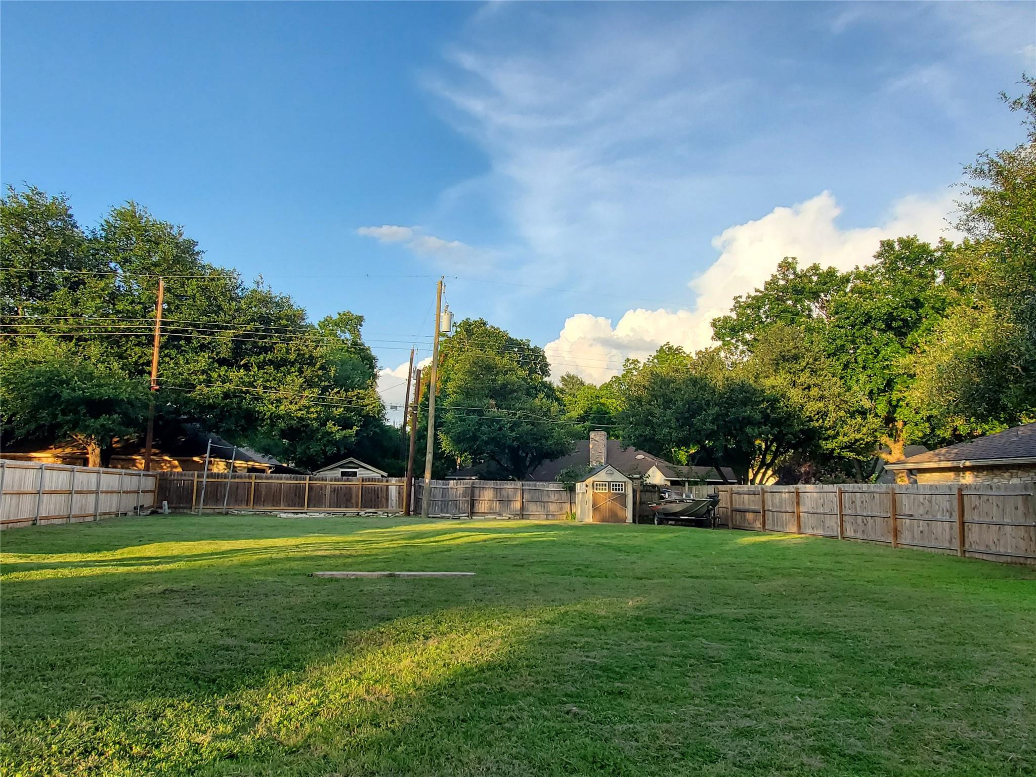 2200 Lark Lane Taylor TX 76574