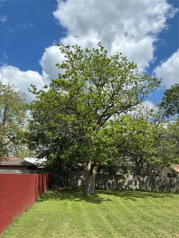 106 N 6th Street Thorndale TX 76577