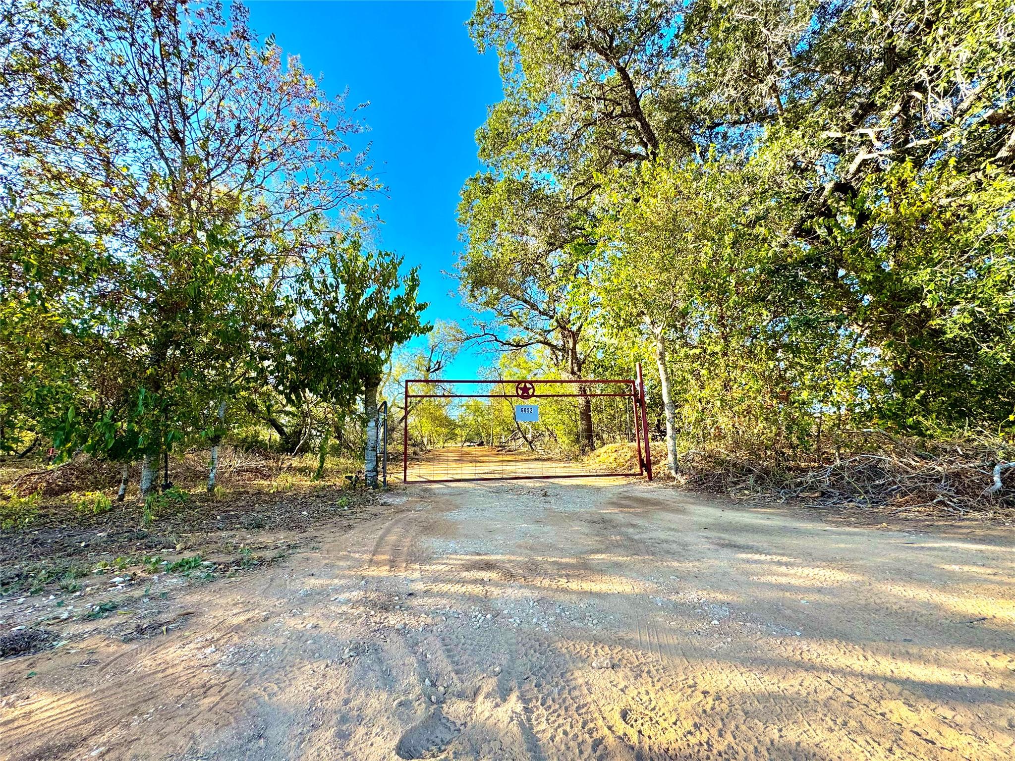 6052 Tenney Creek Road Luling TX 78648
