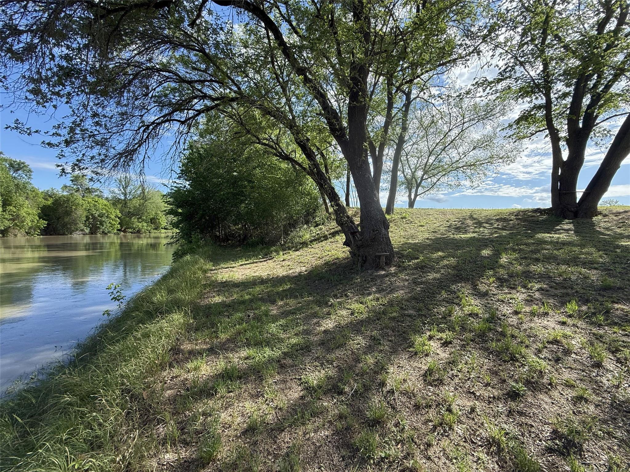 195 Hidden Shores Loop Smithville TX 78957