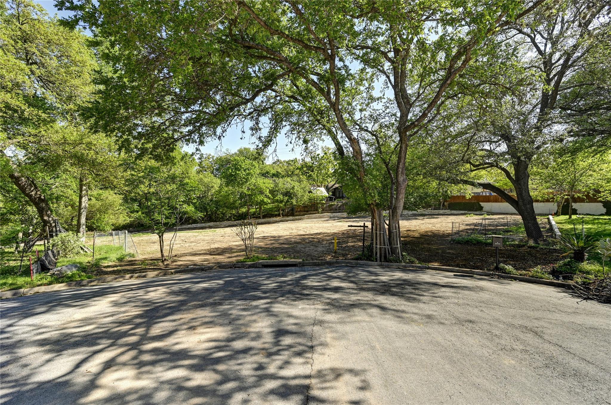 2000-2A Breeze Hollow Austin TX 78741