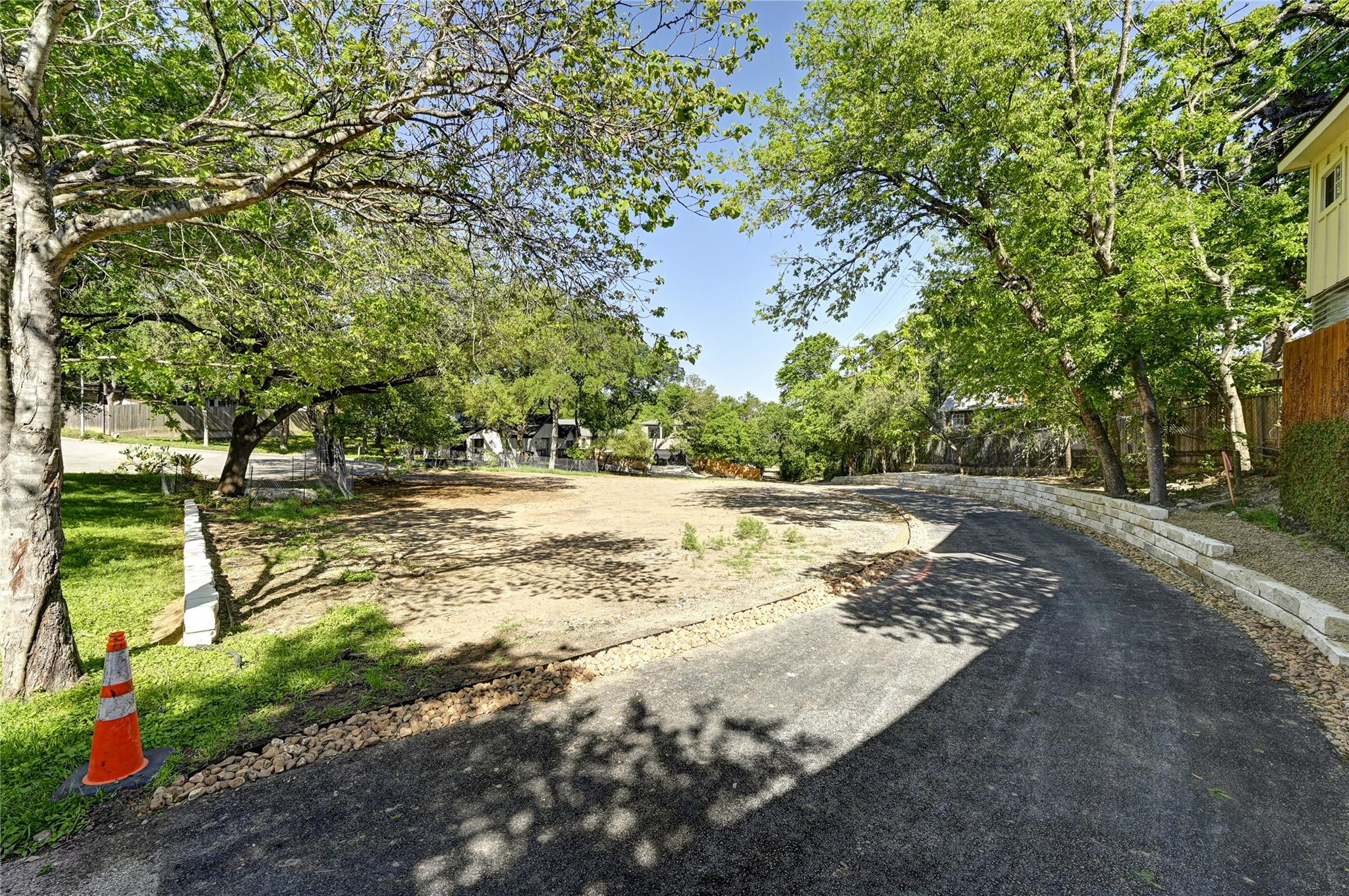 2000-2A Breeze Hollow Austin TX 78741